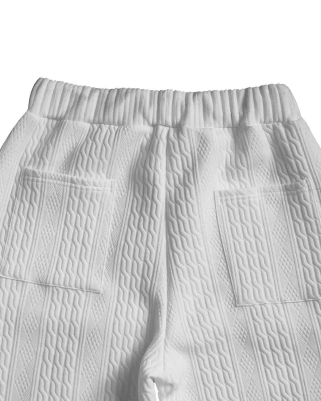 Conjunto de duas peças em tecido com textura marcante e caimento confortável.