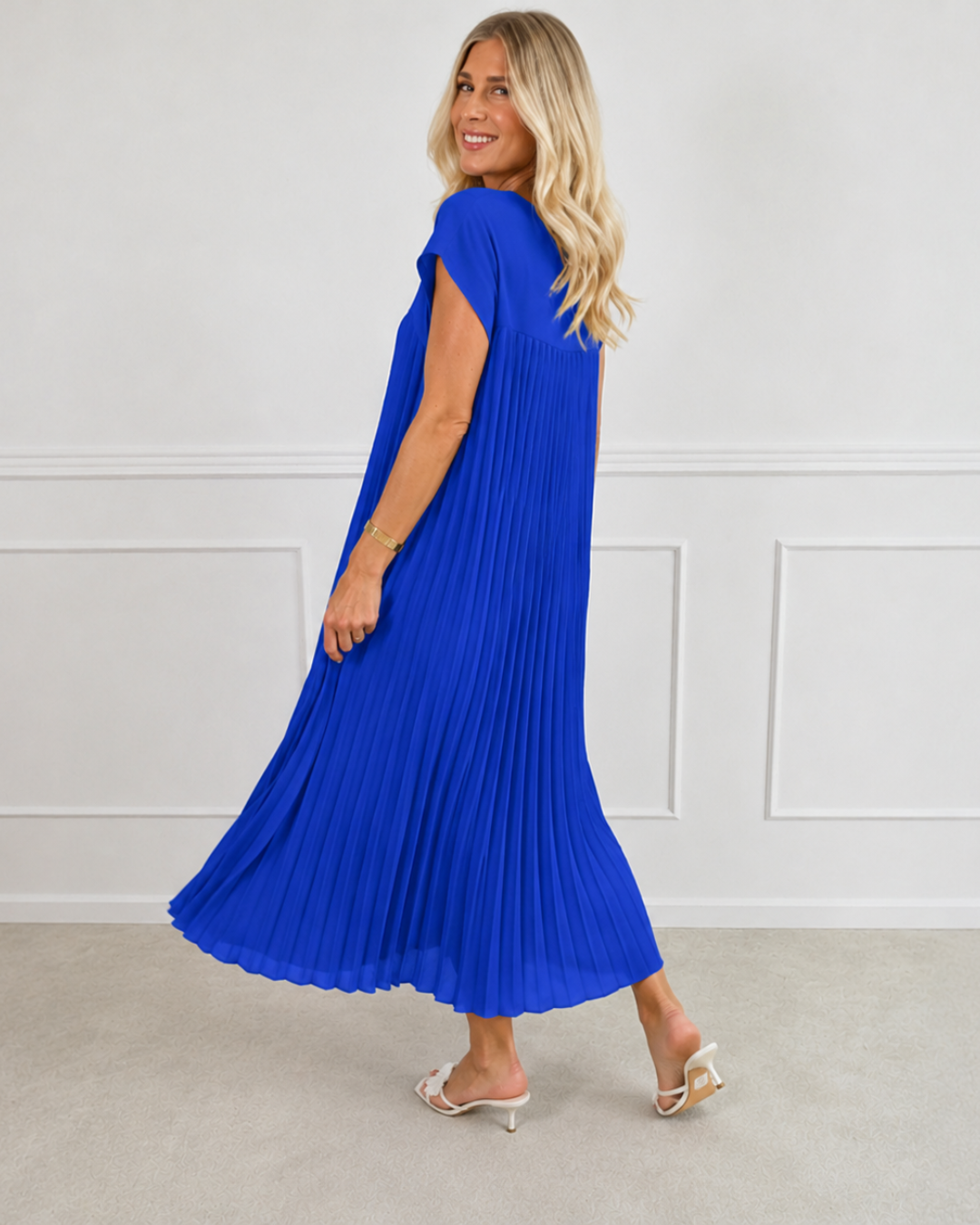 Vestido comprido plissado com mangas franzidas
