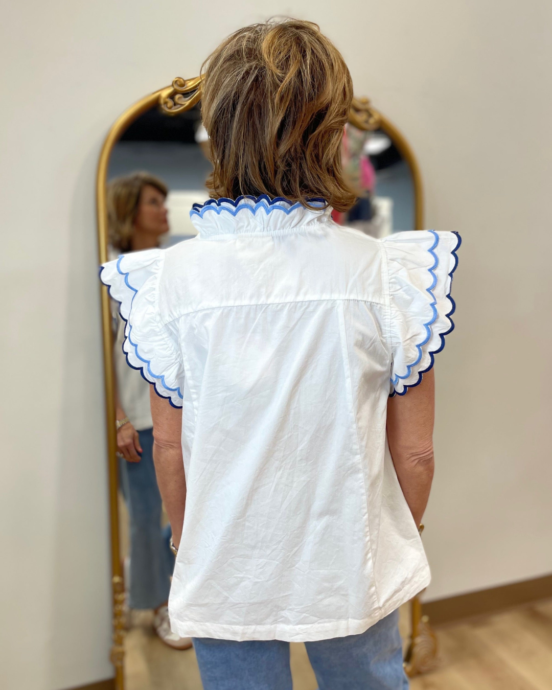 Blusa com acabamento ondulado para mulher 