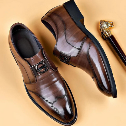 Botas em pele genuína de alta qualidade para uso doméstico. 