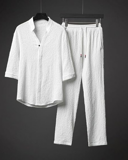 Conjunto de duas peças em linho e algodão com manga curta. 