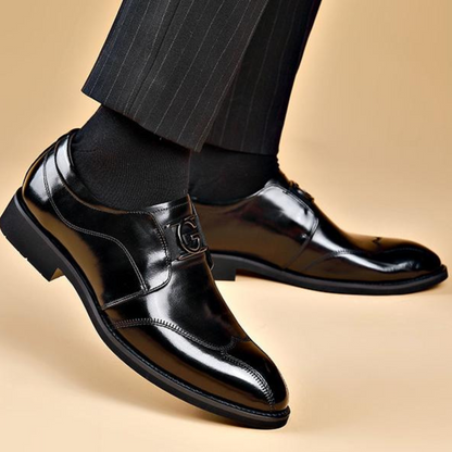 Botas em pele genuína de alta qualidade para uso doméstico. 