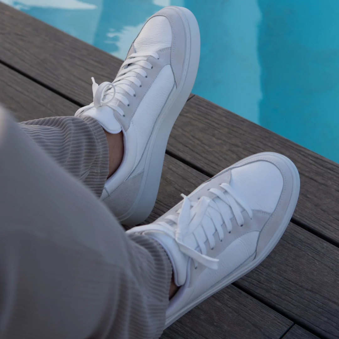 Sapatos de couro premium para uso doméstico. 
