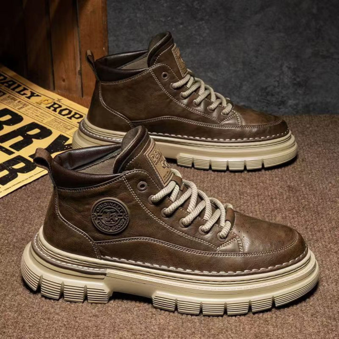 Botas de couro ao estilo britânico 