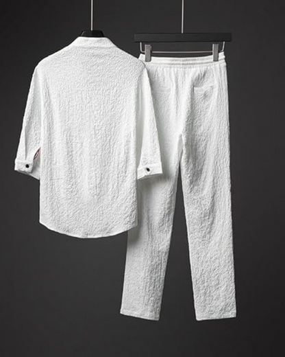 Conjunto de duas peças em linho e algodão com manga curta. 