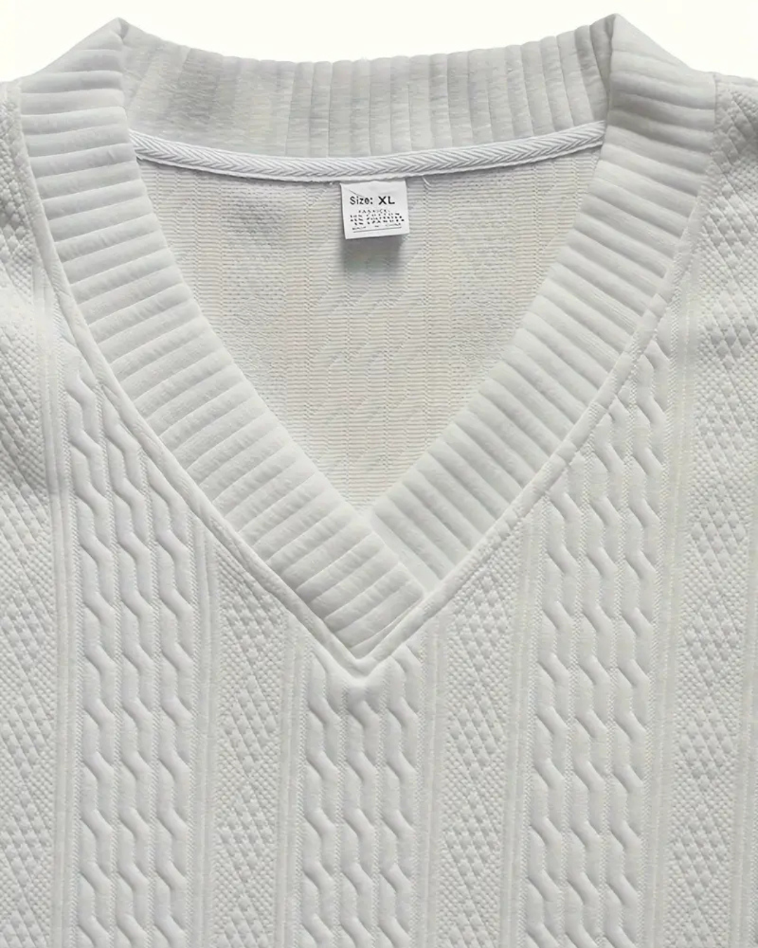 Conjunto de duas peças em tecido com textura marcante e caimento confortável. 