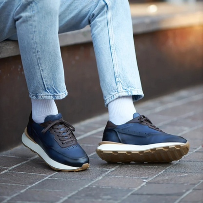 Sapatos em pele com sola ergonómica antiderrapante para uso doméstico. 