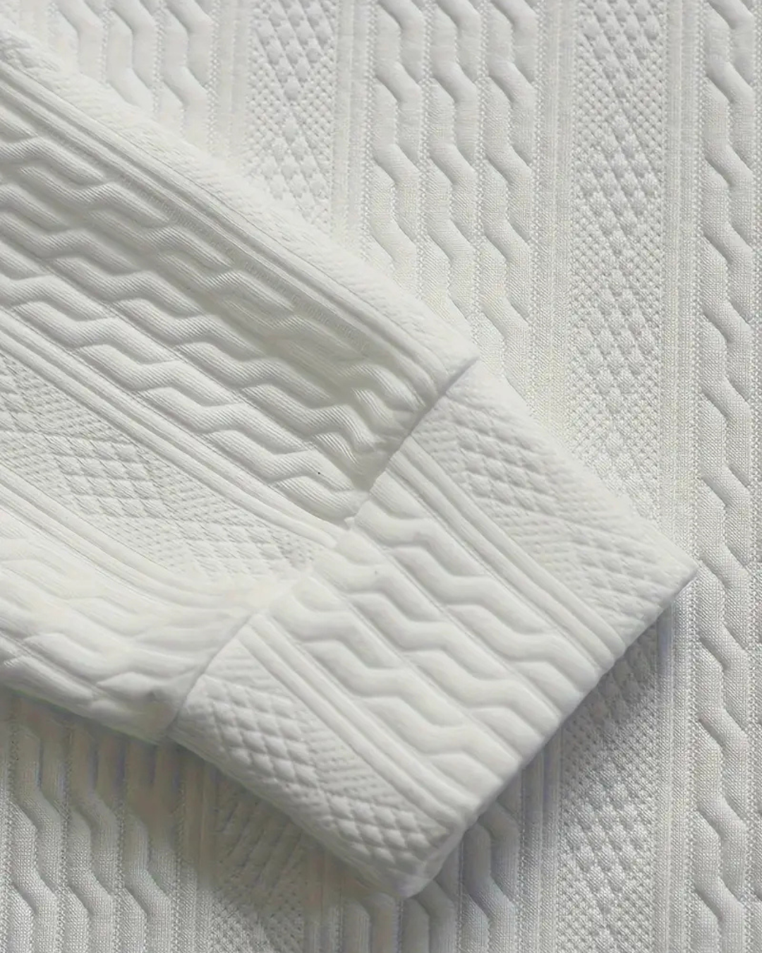 Conjunto de duas peças em tecido com textura marcante e caimento confortável. 