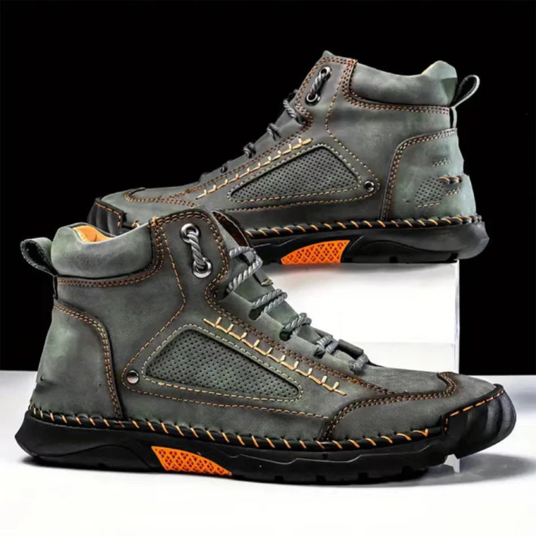 Botas ergonómicas em pele costuradas para uso doméstico. 
