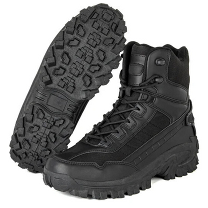 Botas táticas de alto desempenho com design robusto e sola exterior antiderrapante para homem. 