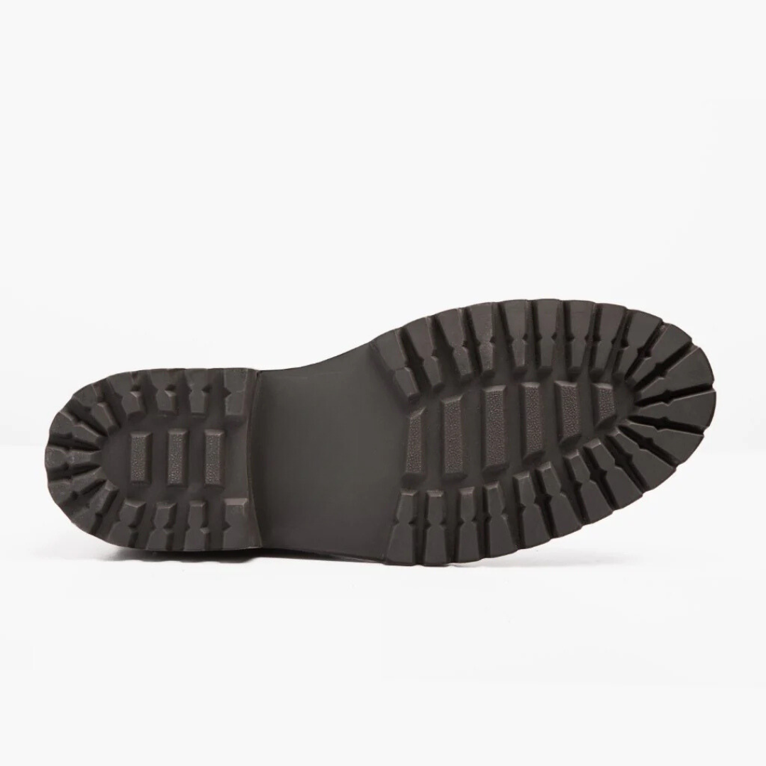 Botas de homem em pele com alta durabilidade e estilo moderno. 