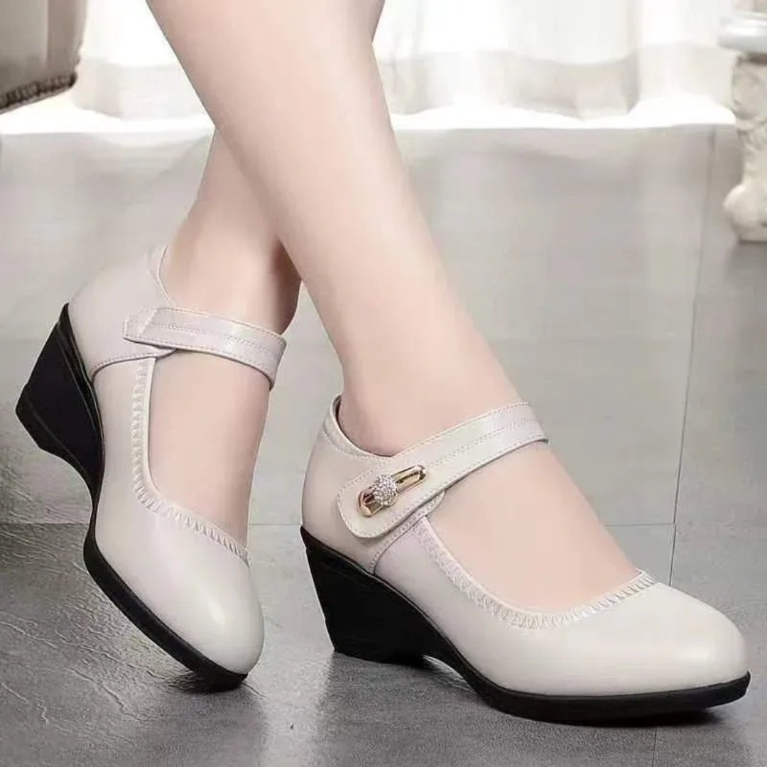 Sapatos de sala com salto médio e palmilha almofadada 