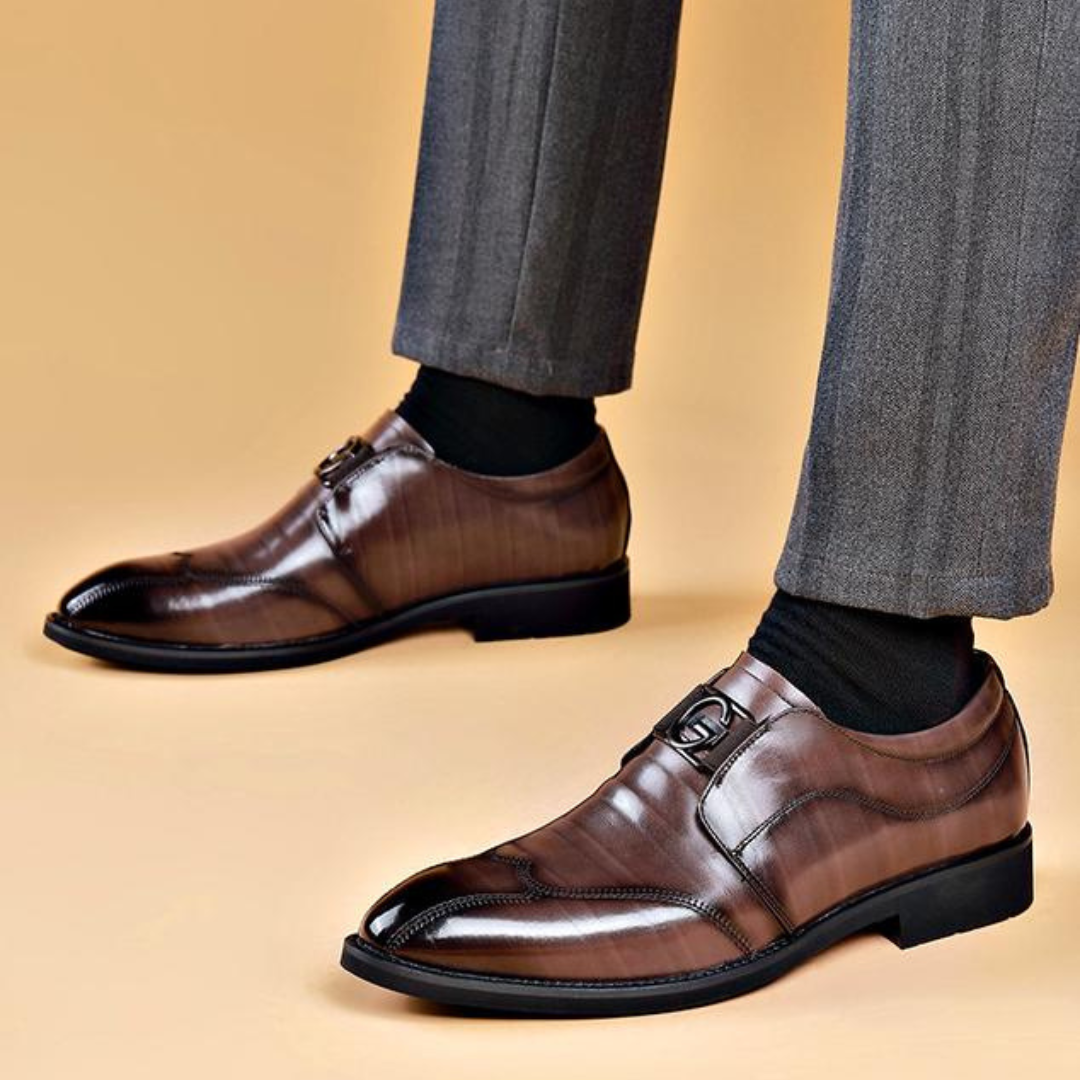 Botas em pele genuína de alta qualidade para uso doméstico. 