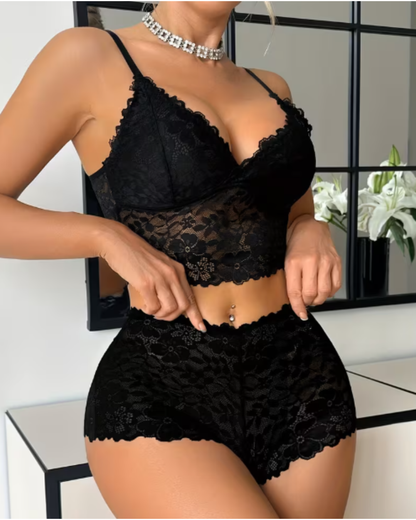 Conjunto de Renda com Top Comprido e Calções