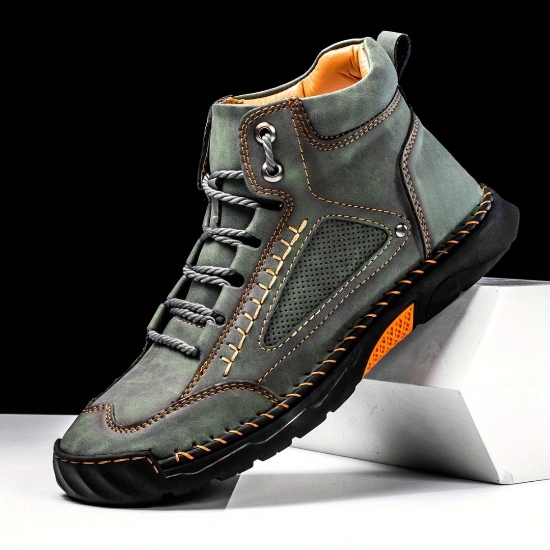 Botas ergonómicas em pele costuradas para uso doméstico. 