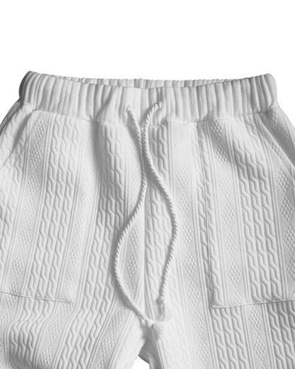 Conjunto de duas peças em tecido com textura marcante e caimento confortável. 