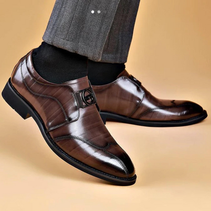 Botas em pele genuína de alta qualidade para uso doméstico. 