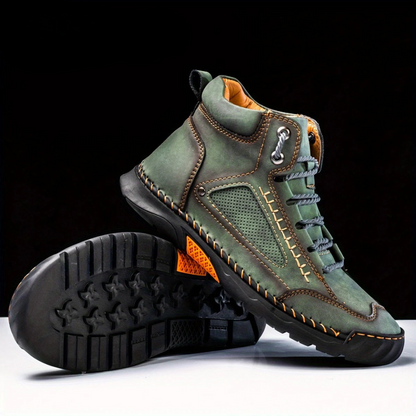 Botas ergonómicas em pele costuradas para uso doméstico. 
