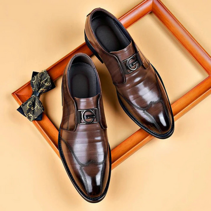 Botas em pele genuína de alta qualidade para uso doméstico. 
